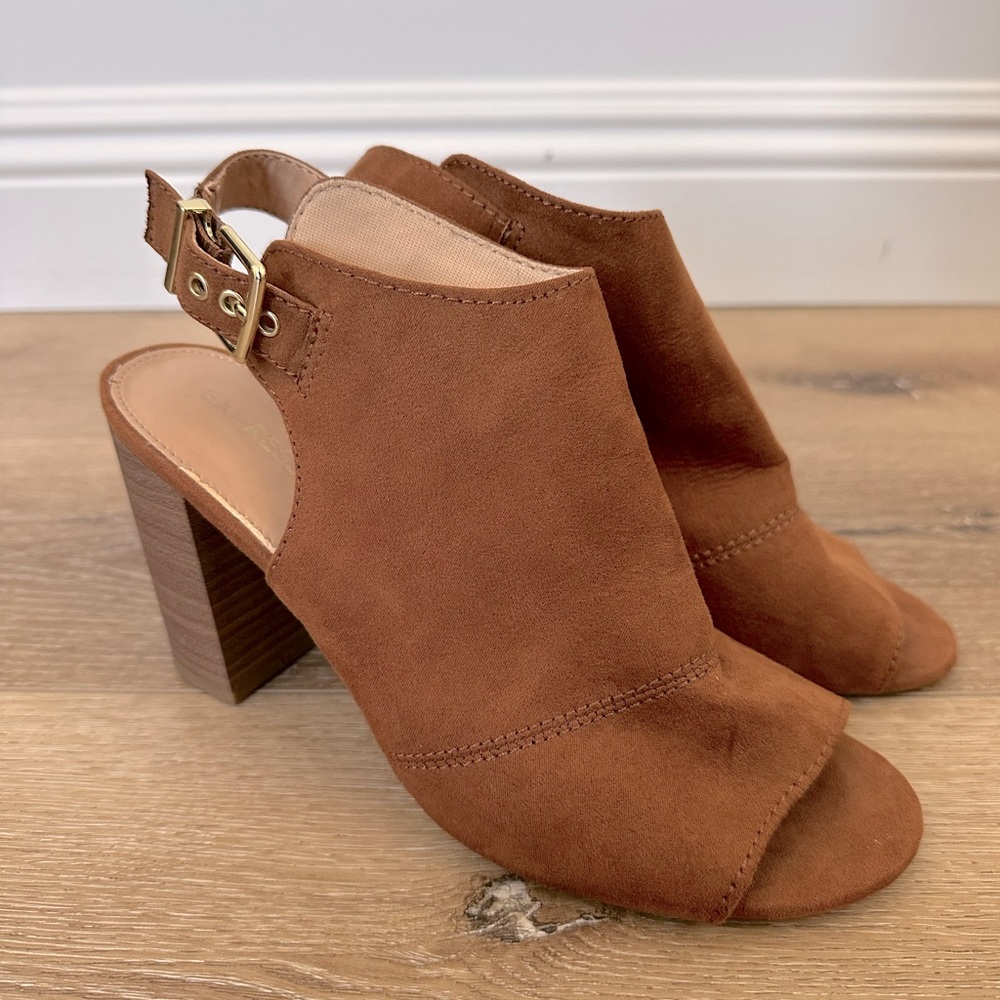 Express peep toe heeled booties brown 8